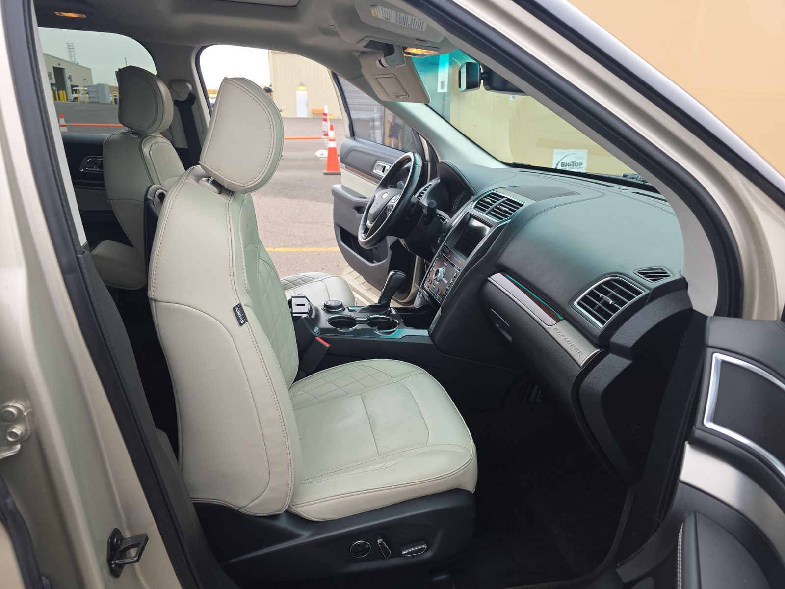 FORD EXPLORER - 9