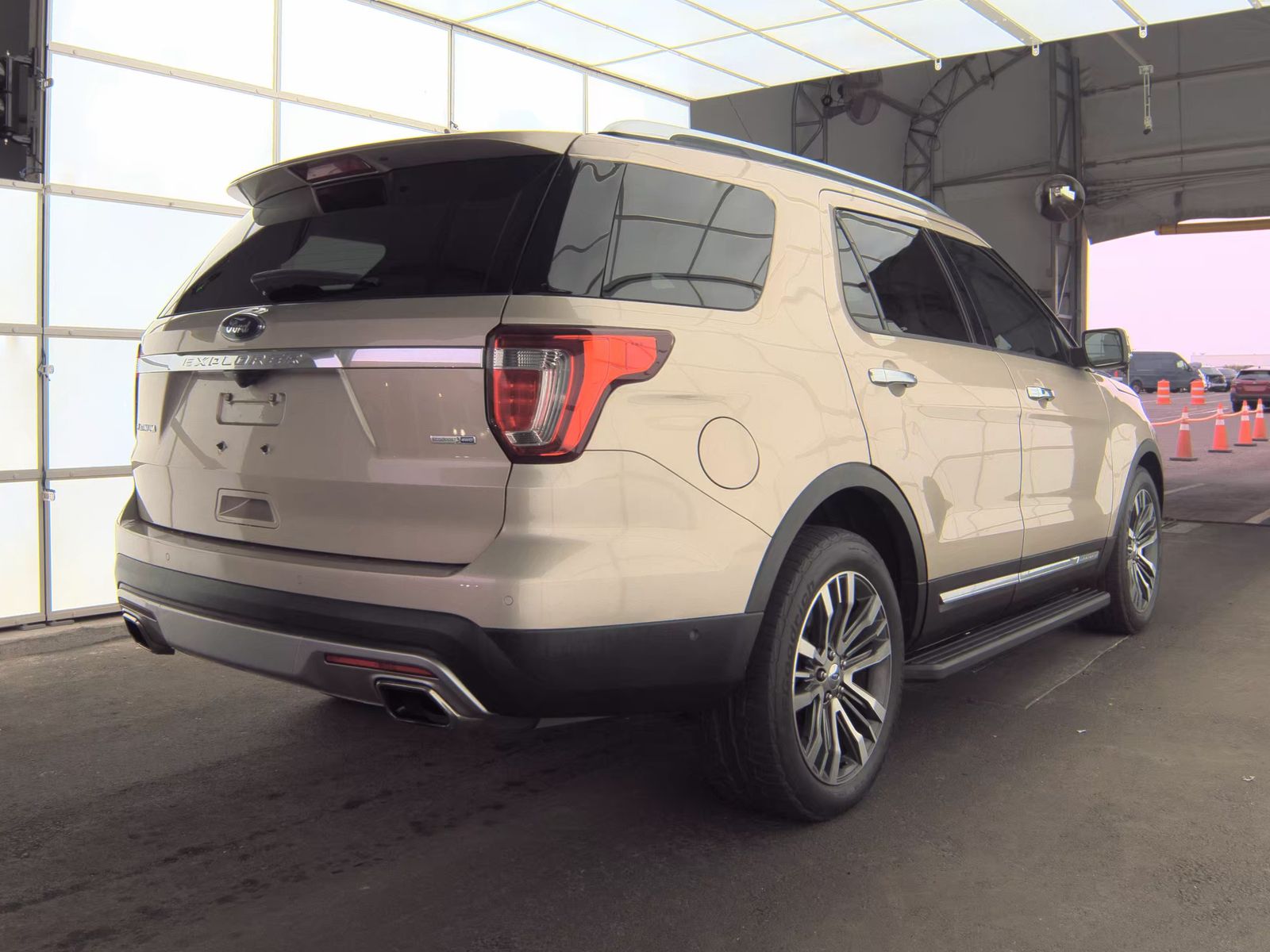FORD EXPLORER - 5