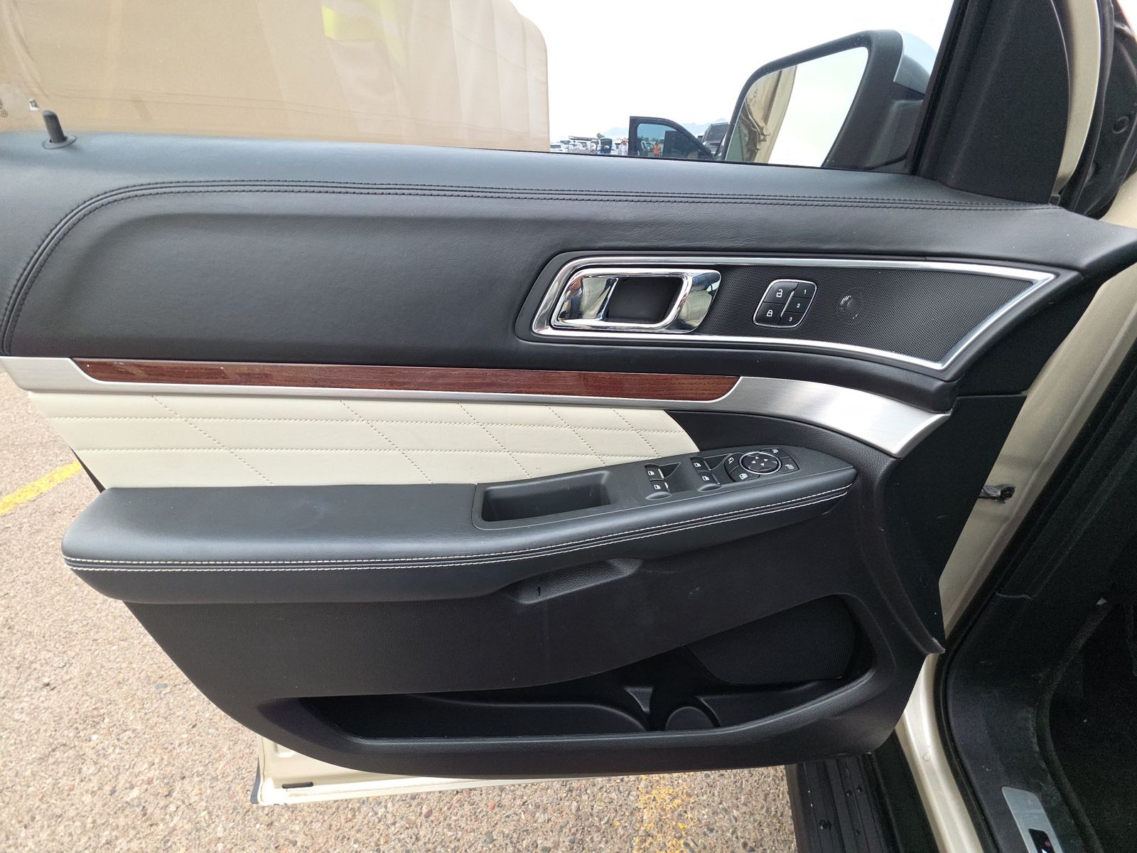 FORD EXPLORER - 10