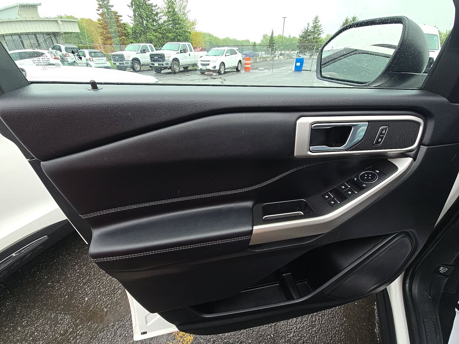 FORD EXPLORER - 4