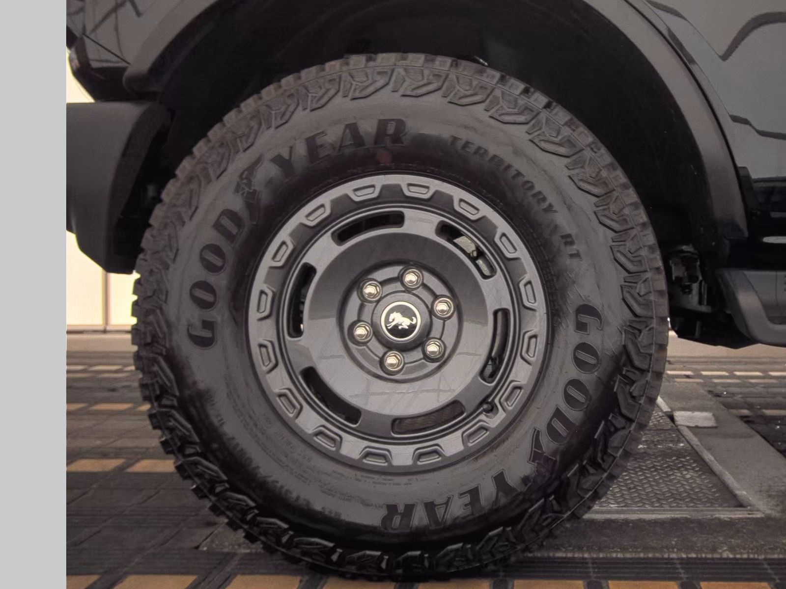 FORD BRONCO - 10