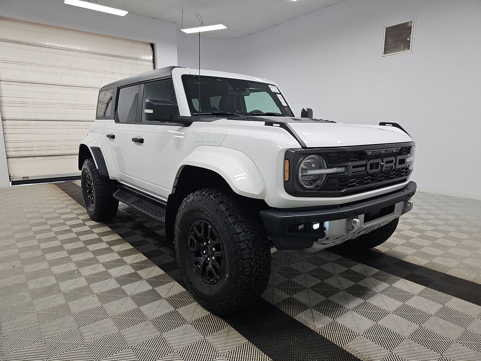 FORD BRONCO - 4