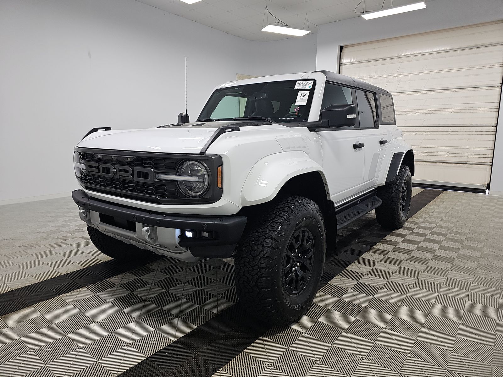 FORD BRONCO - 1