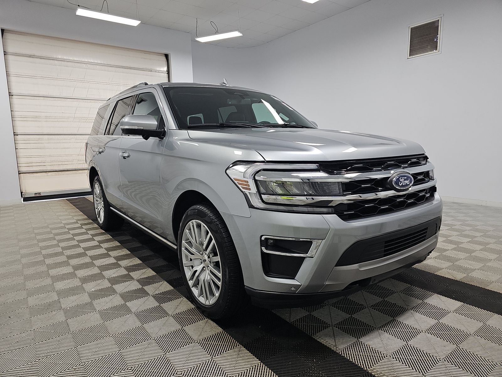 FORD EXPEDITION - 4