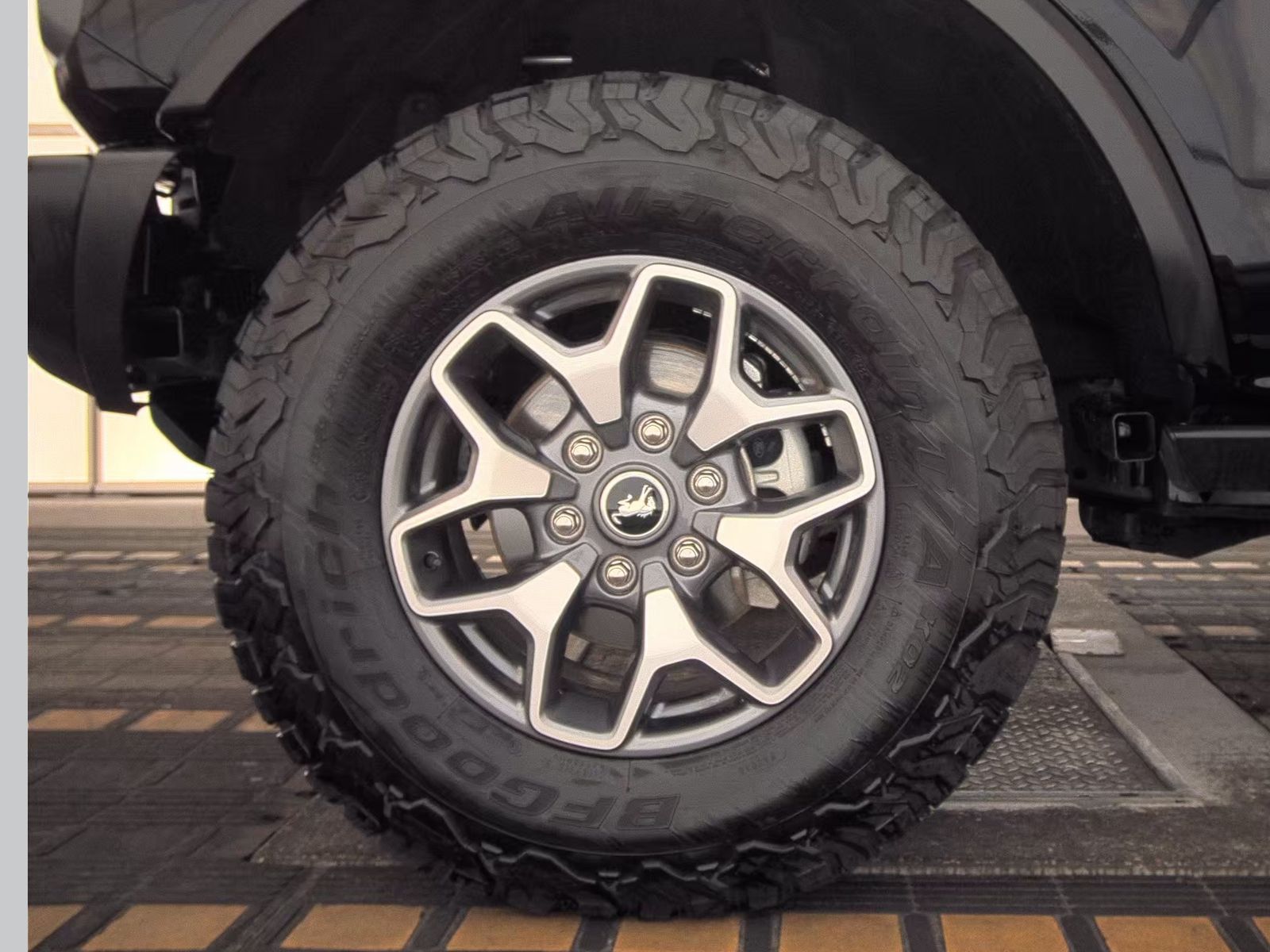 FORD BRONCO - 10
