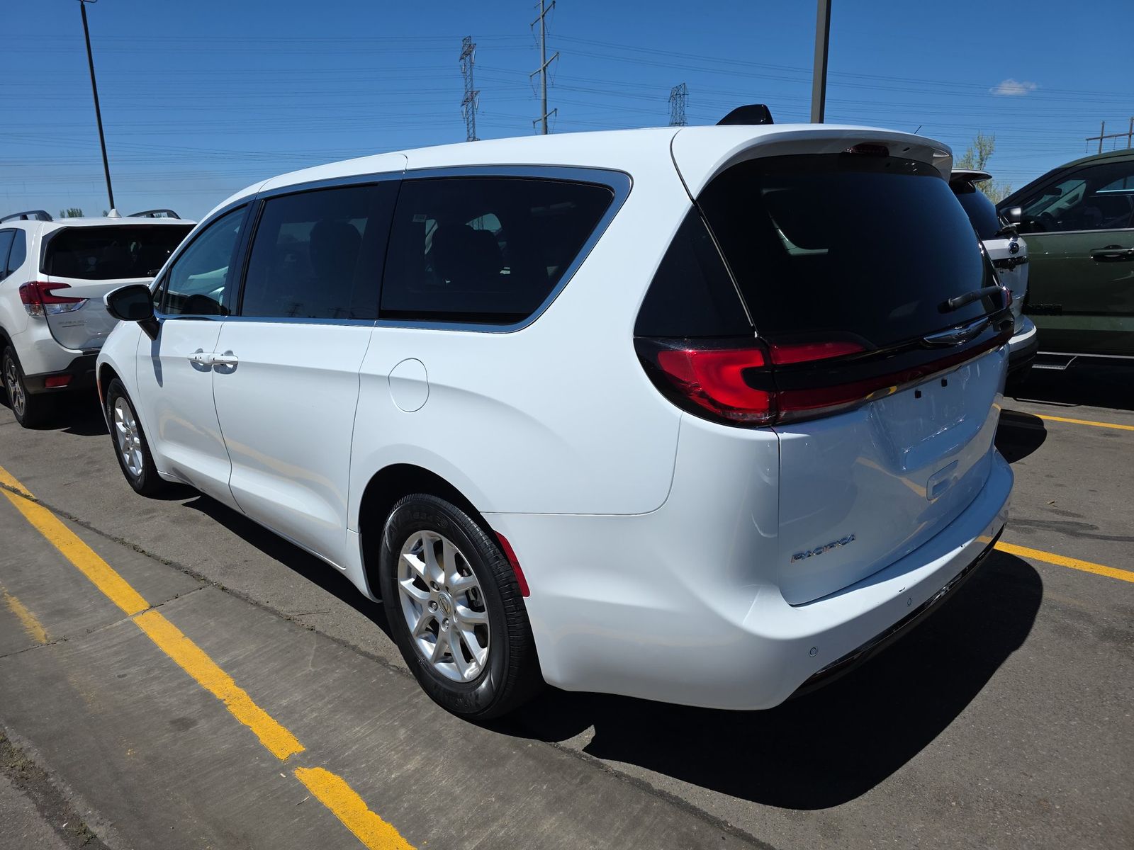 2023 Chrysler Pacifica Touring L FWD