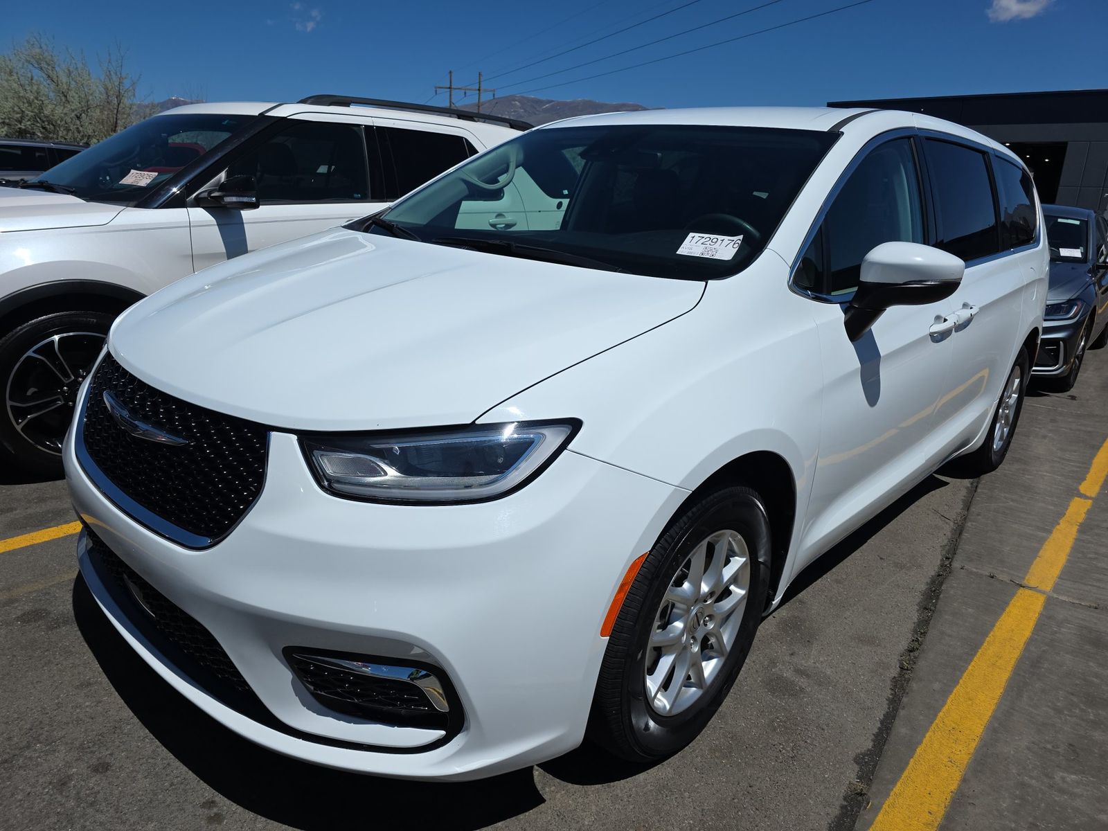 2023 Chrysler Pacifica Touring L FWD