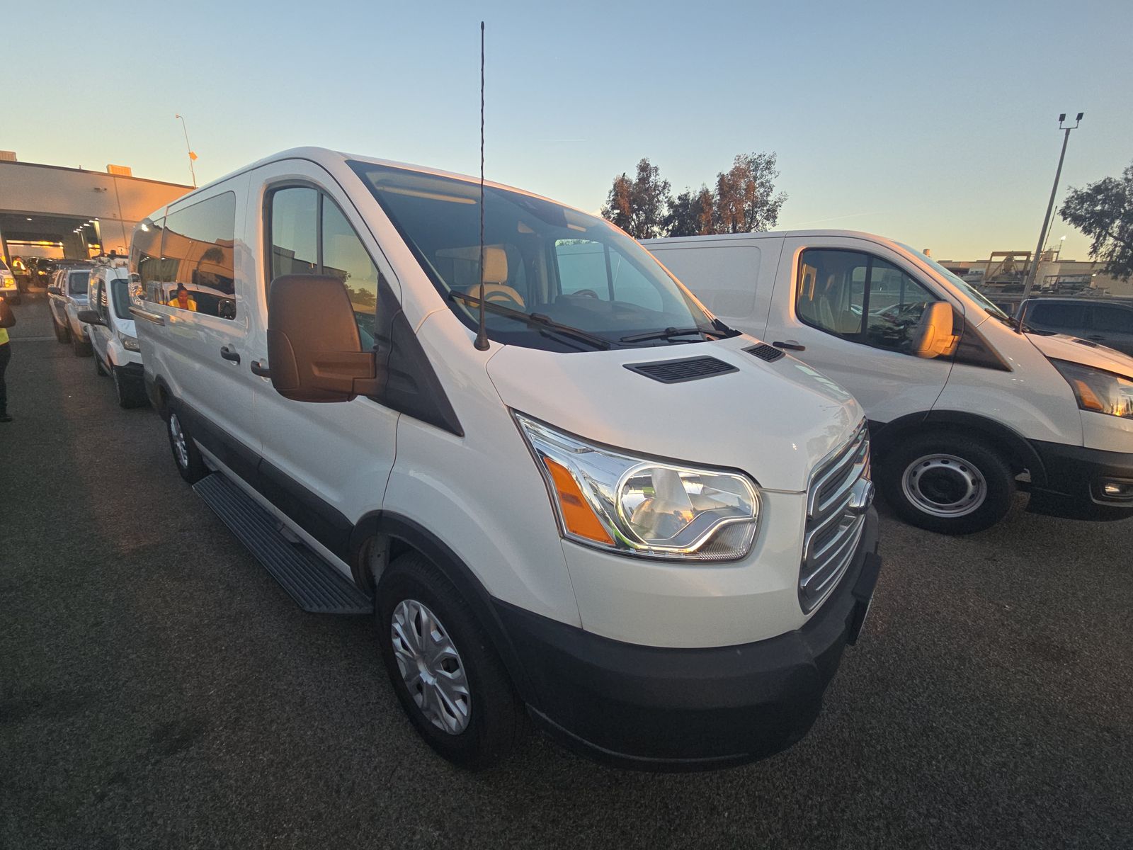 FORD TRANSIT 150 - 4