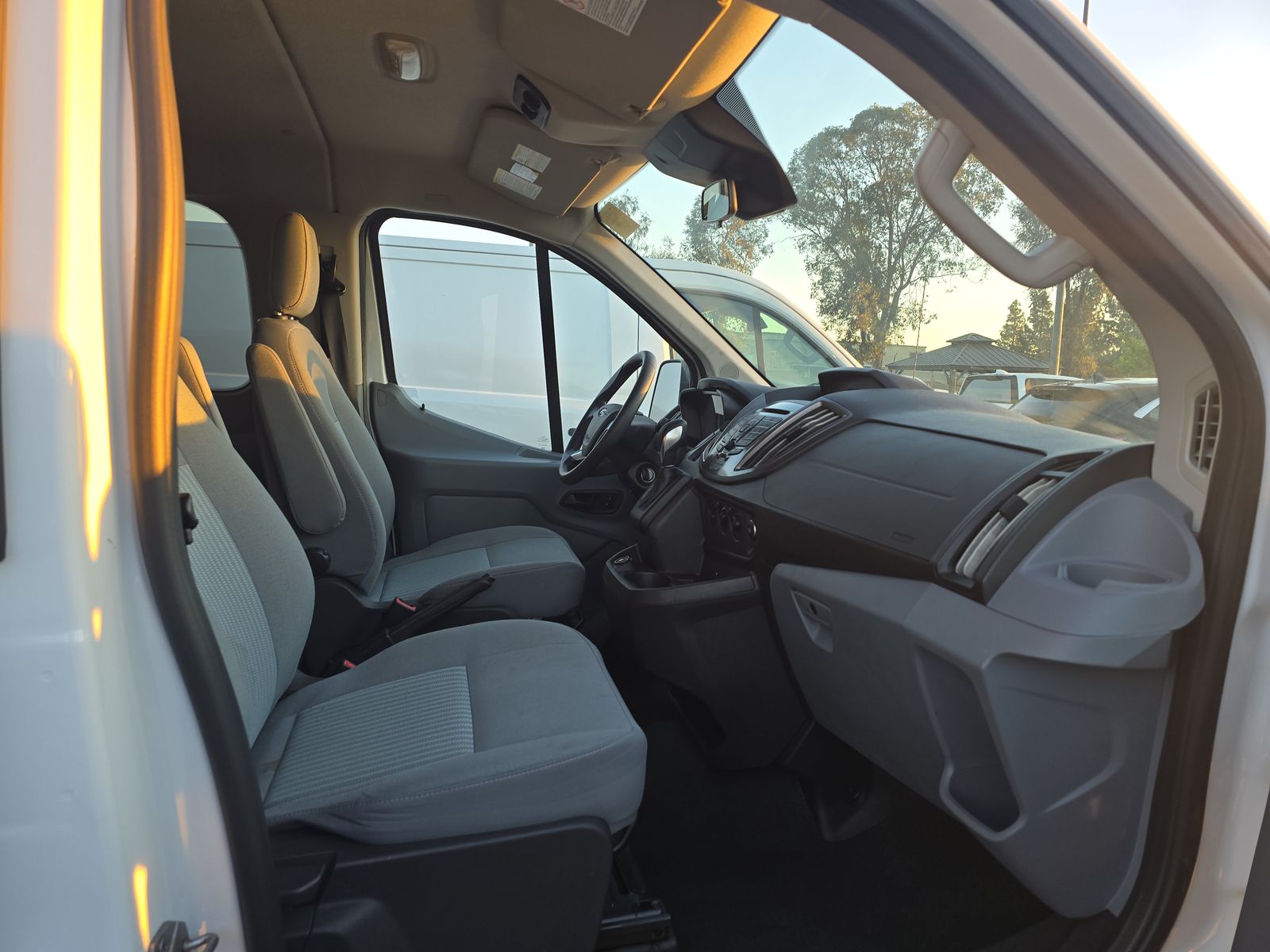 FORD TRANSIT 150 - 9