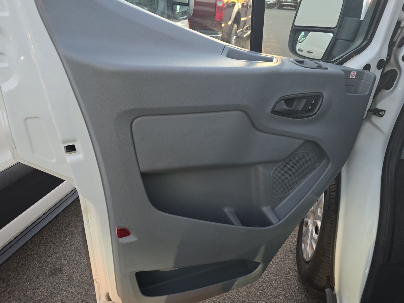 FORD TRANSIT 150 - 10