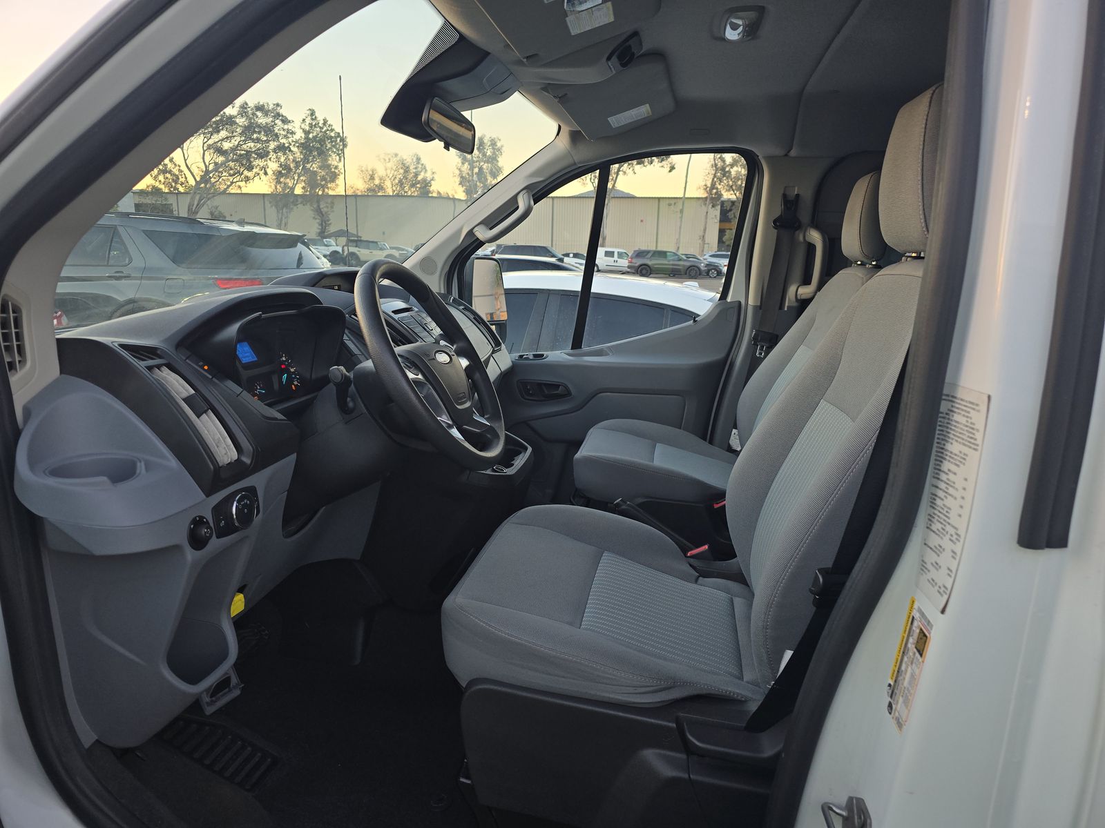 FORD TRANSIT 150 - 8