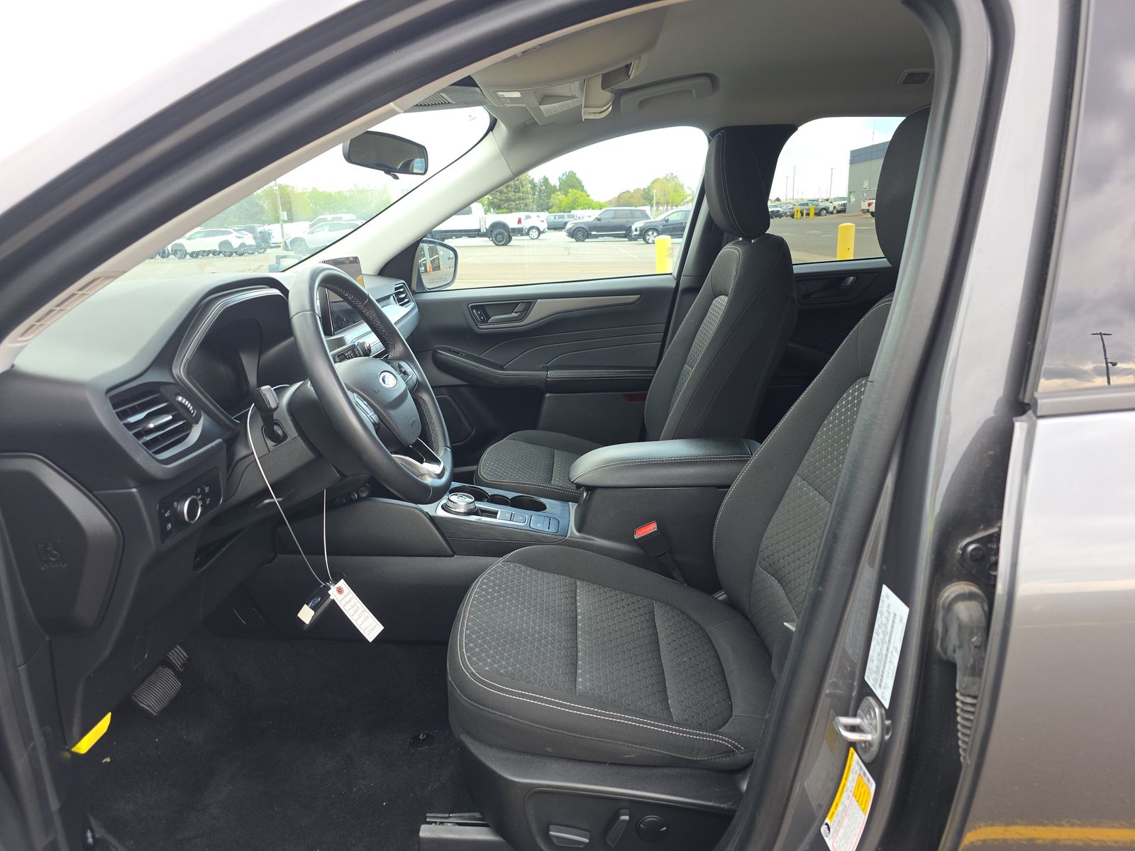 FORD ESCAPE - 8