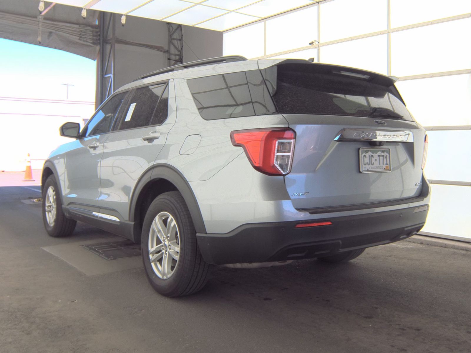 FORD EXPLORER - 9