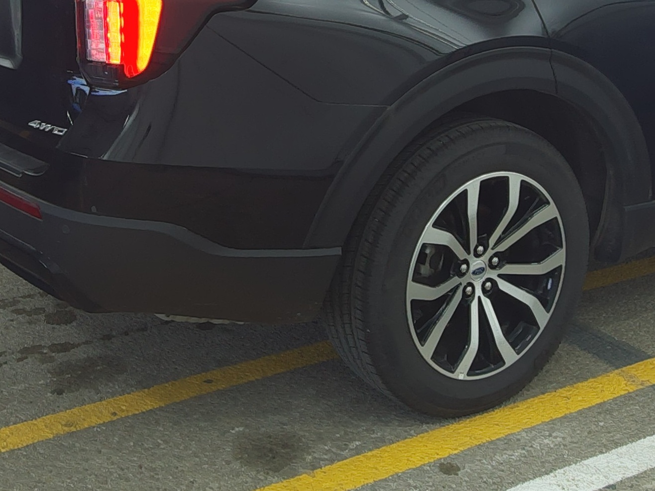 FORD EXPLORER - 10