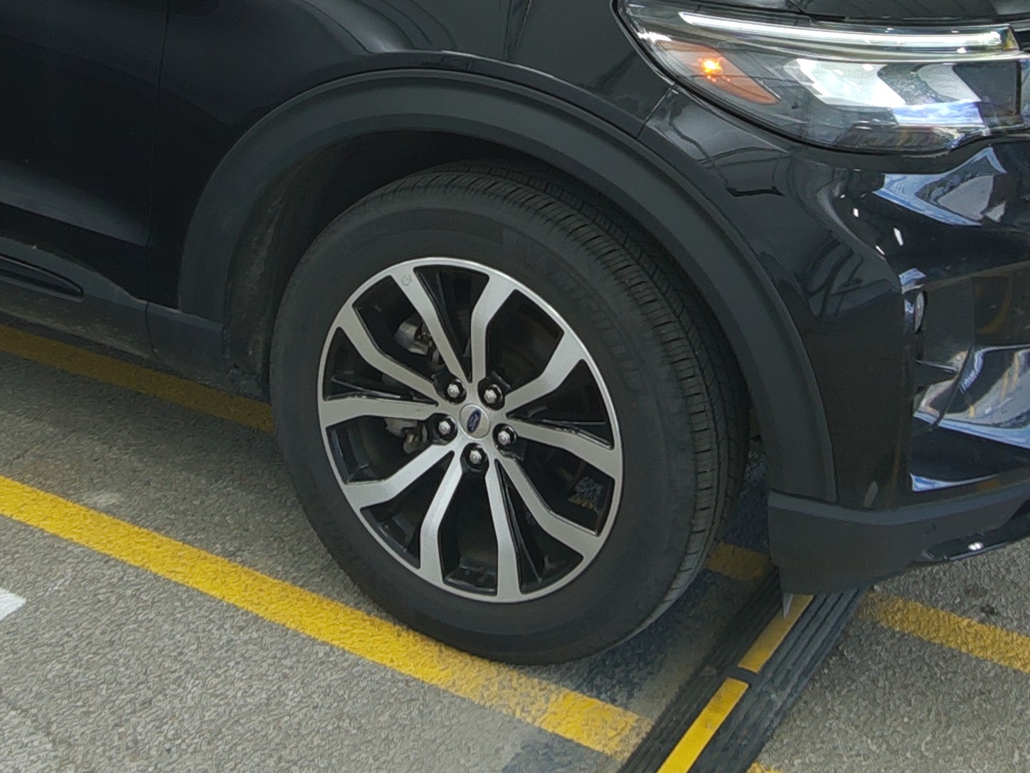 FORD EXPLORER - 9