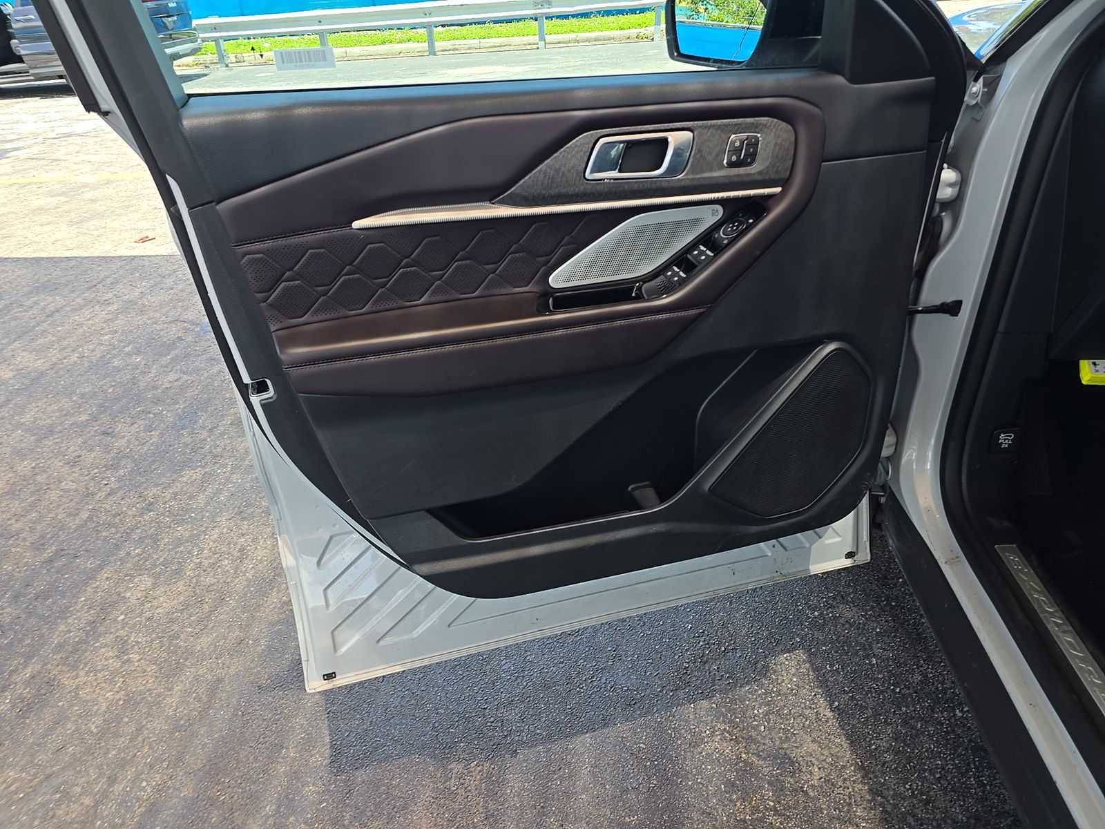 FORD EXPLORER - 10