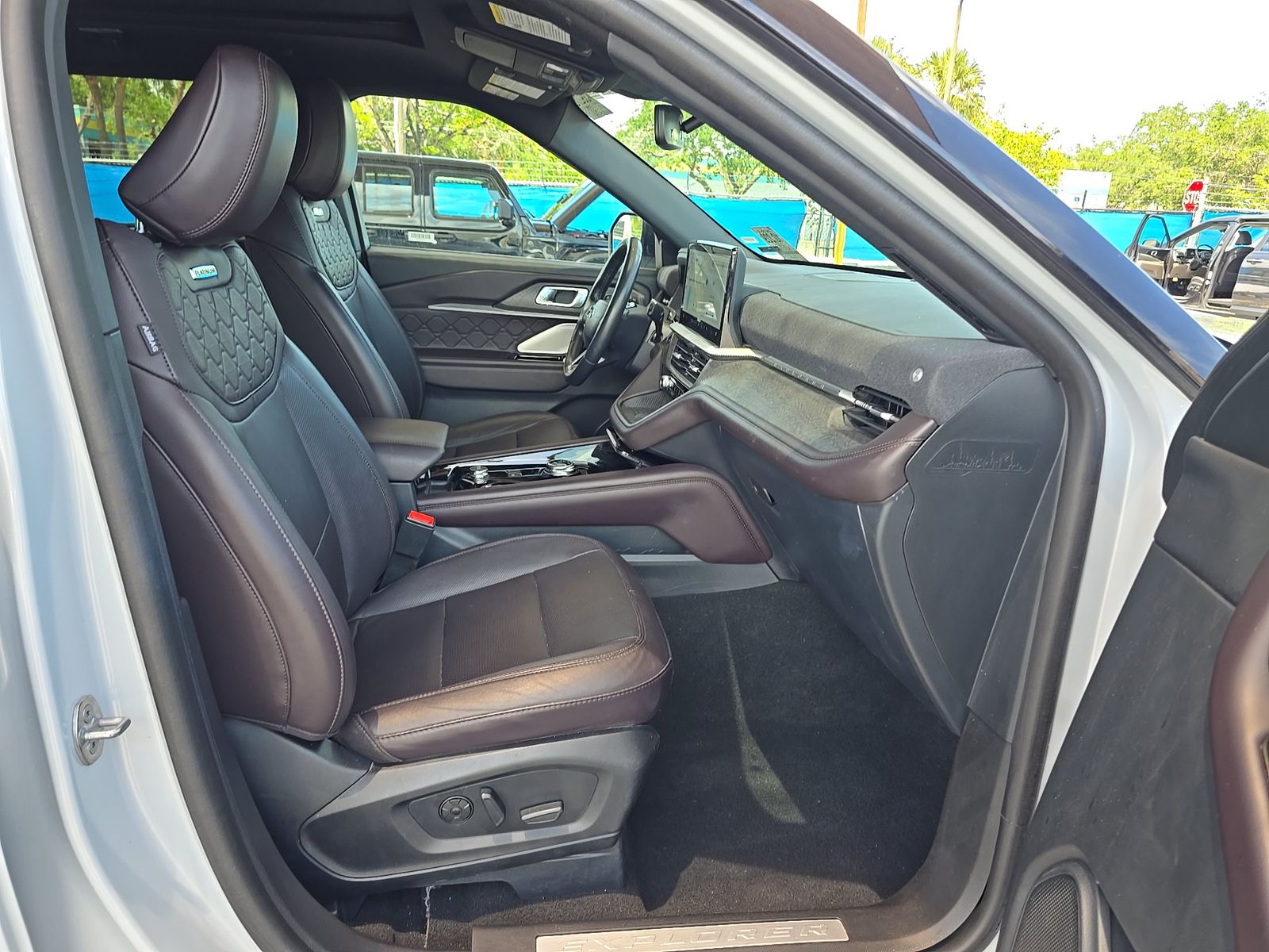 FORD EXPLORER - 9