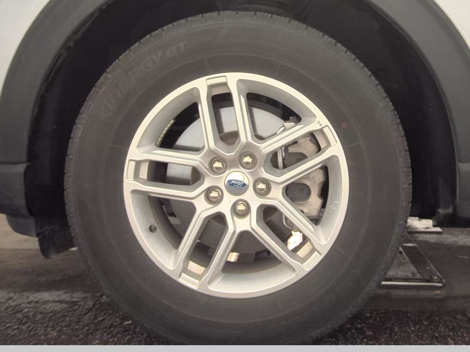 FORD EXPLORER - 10