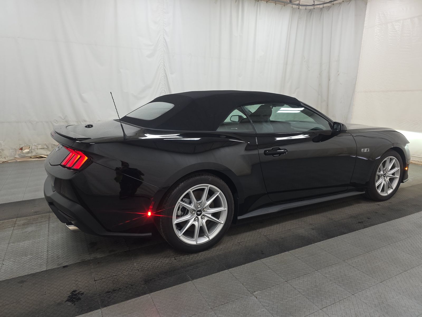 FORD MUSTANG - 5