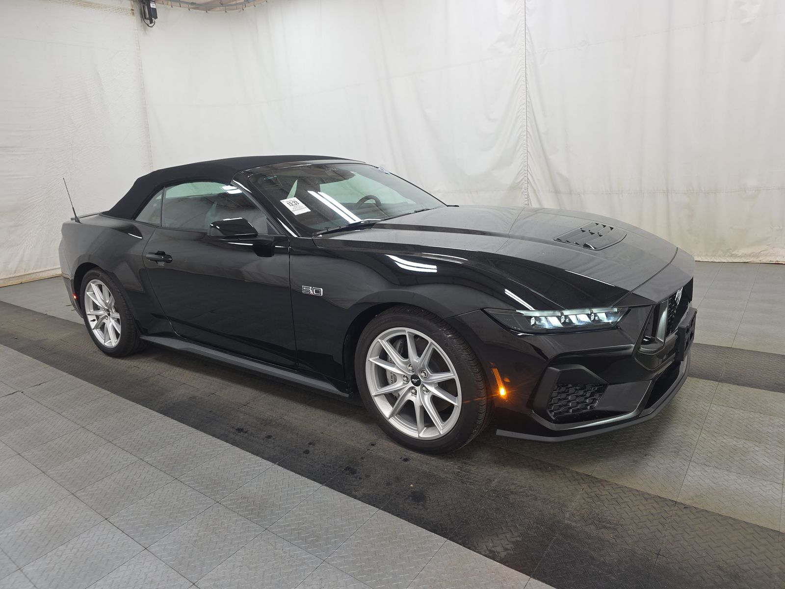 FORD MUSTANG - 4