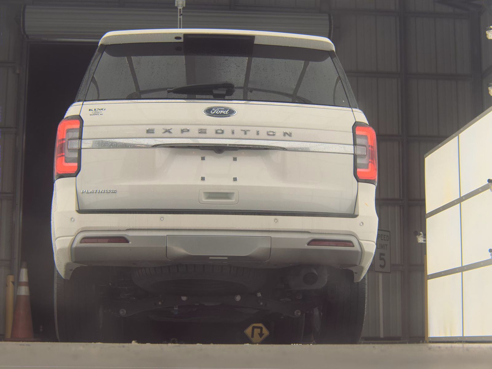 FORD EXPEDITION - 8