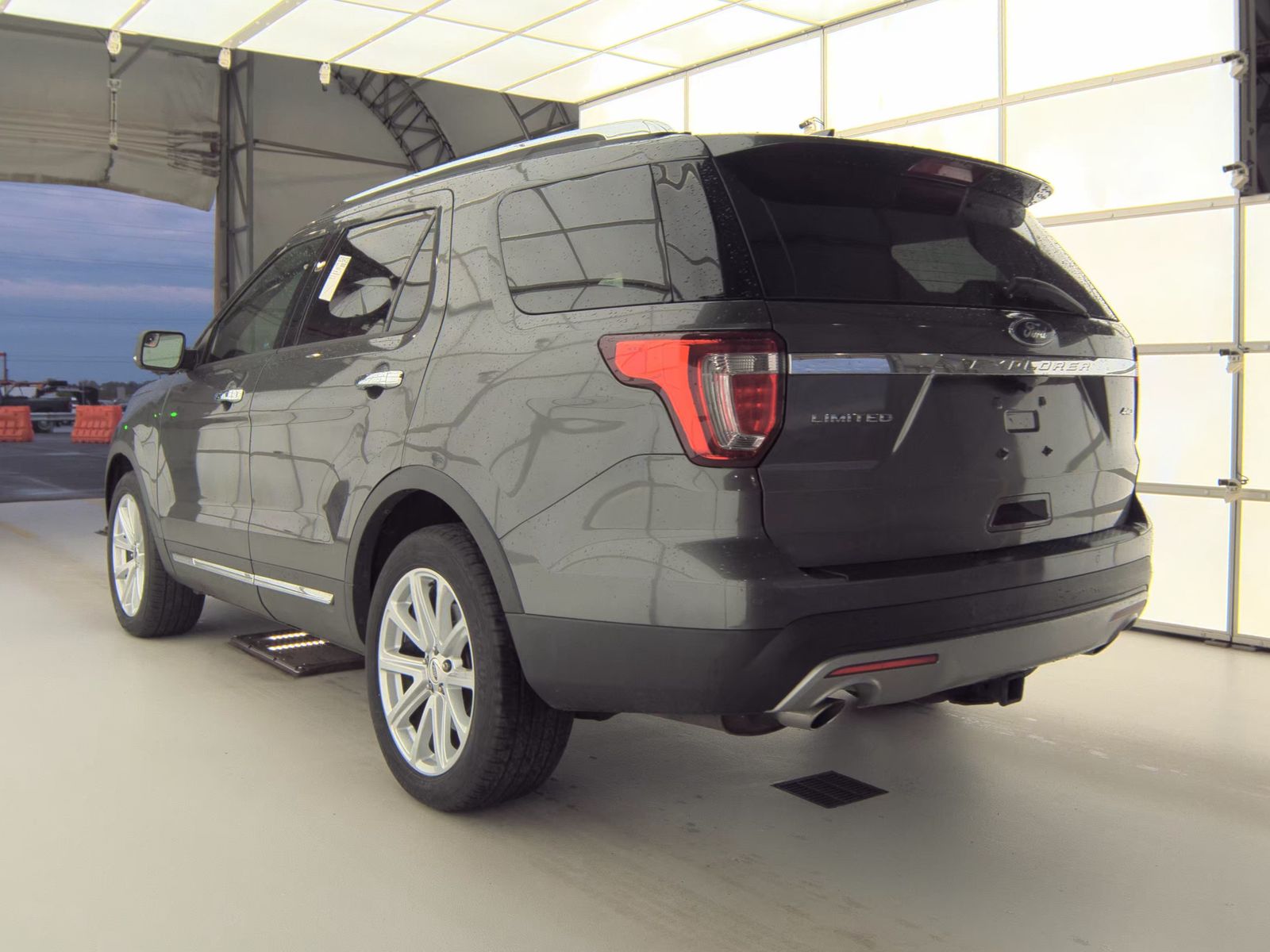 FORD EXPLORER - 9