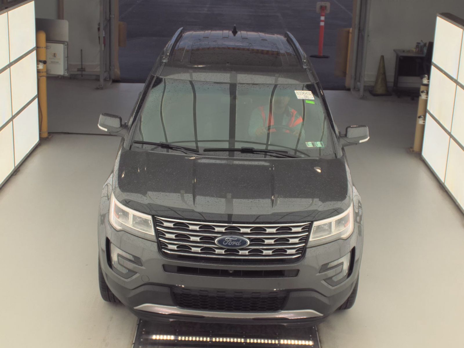 FORD EXPLORER - 3