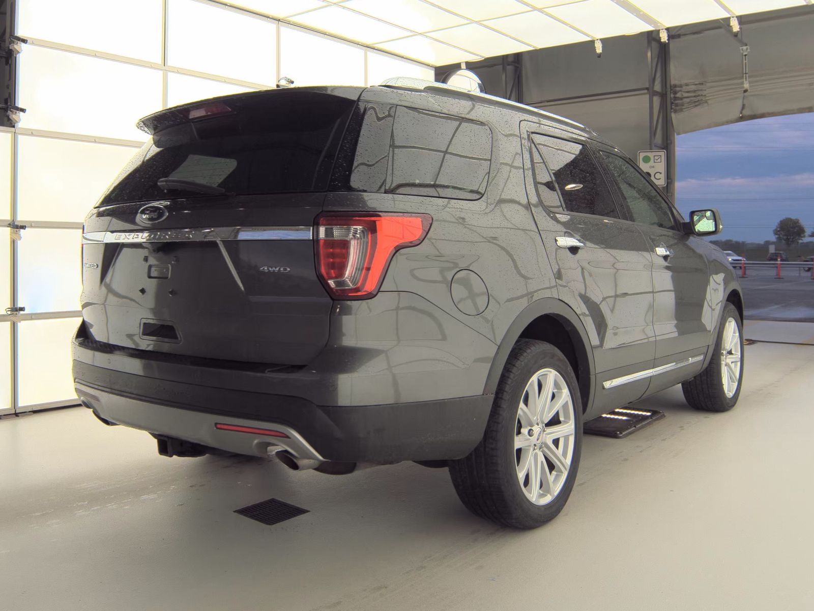 FORD EXPLORER - 6