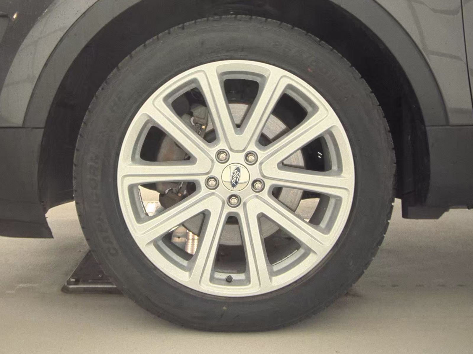 FORD EXPLORER - 10