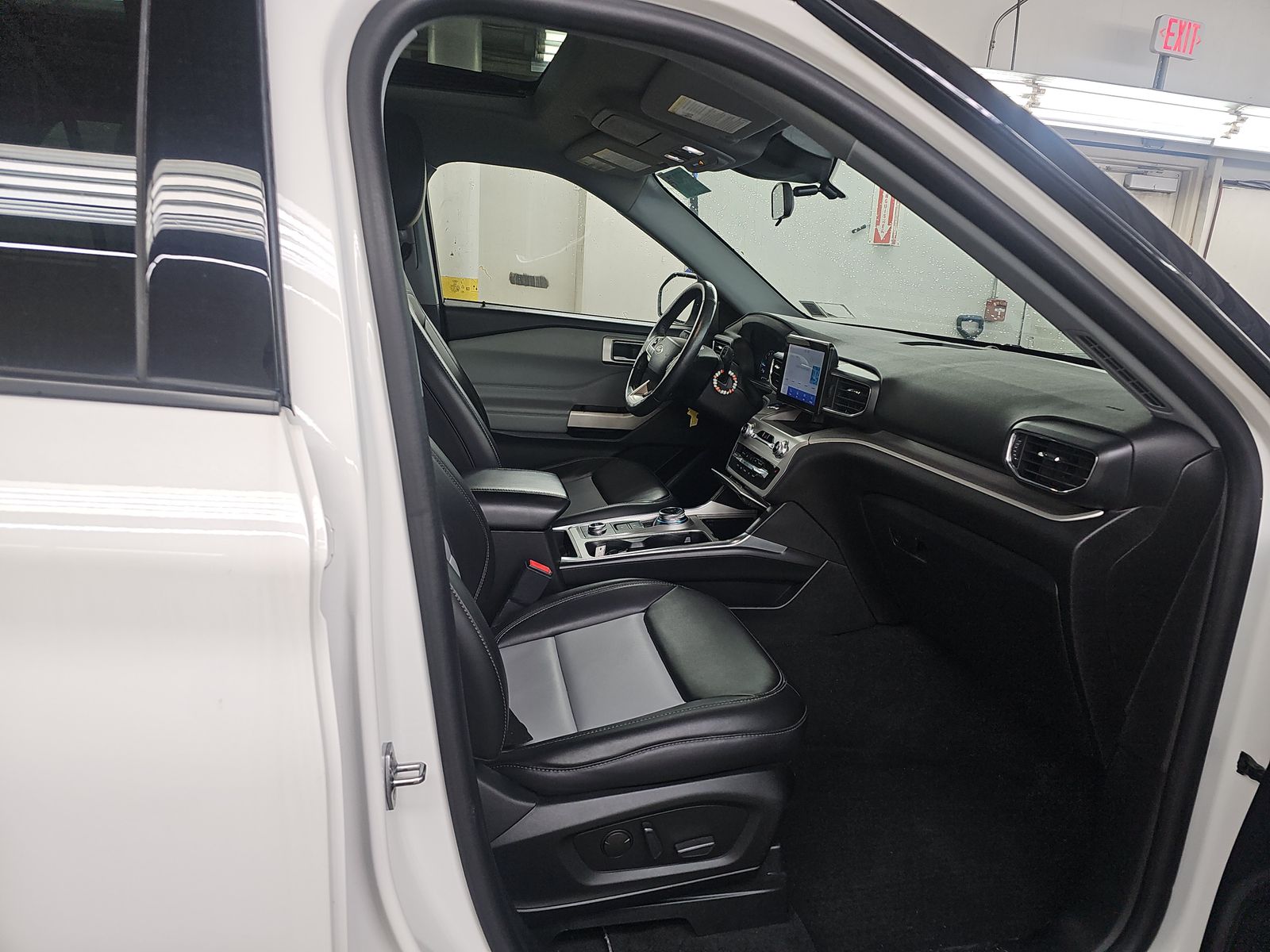 FORD EXPLORER - 9