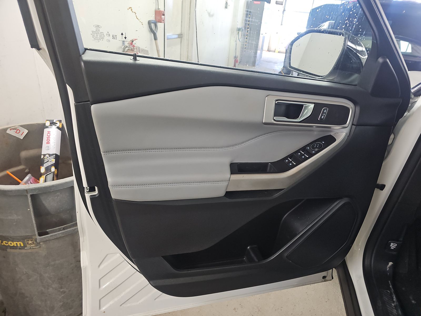 FORD EXPLORER - 10