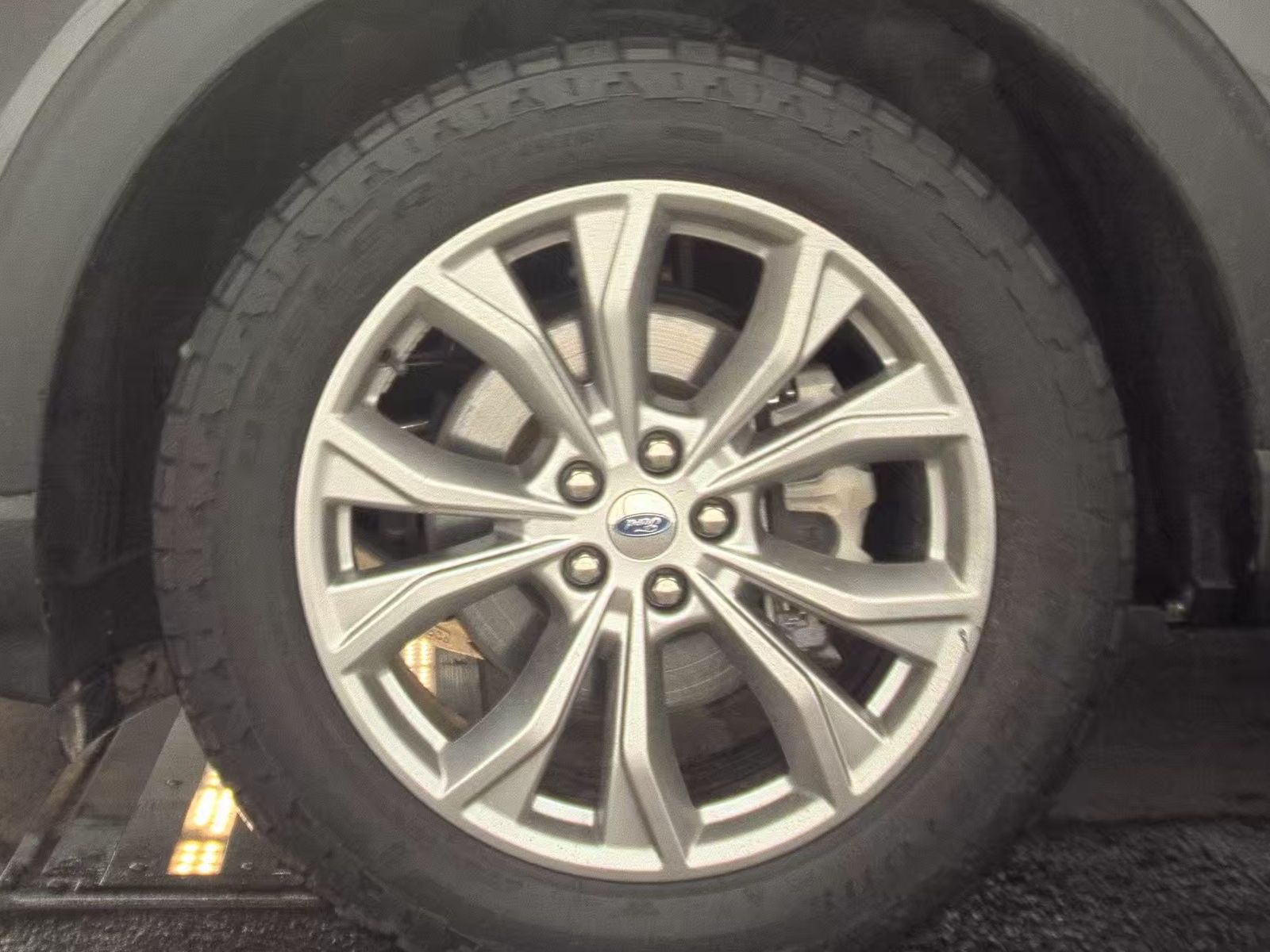 FORD EXPLORER - 10