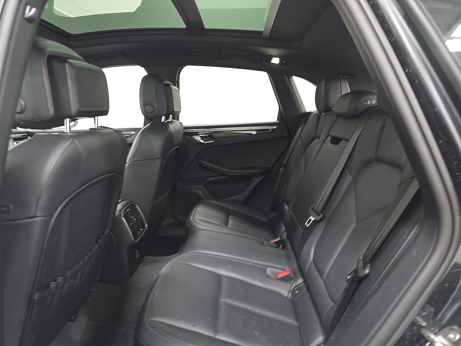 2023 Porsche Macan Base AWD