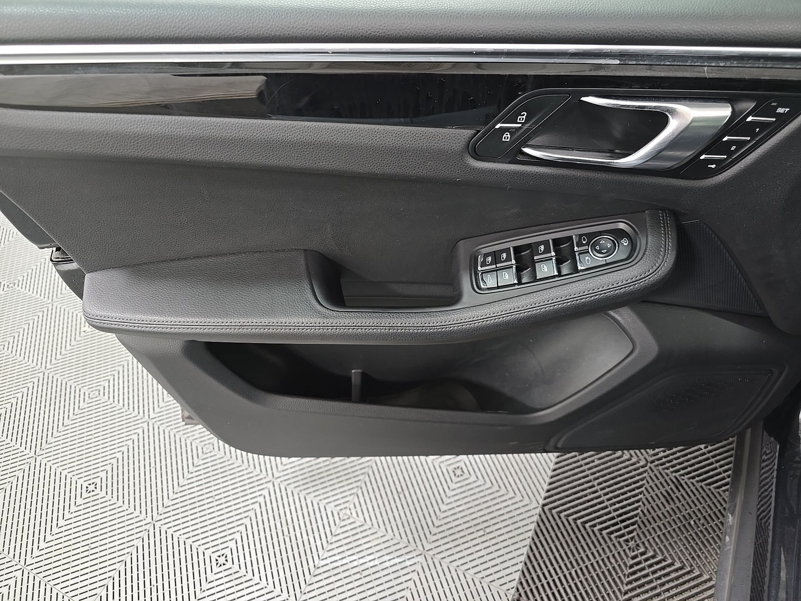 2023 Porsche Macan Base AWD
