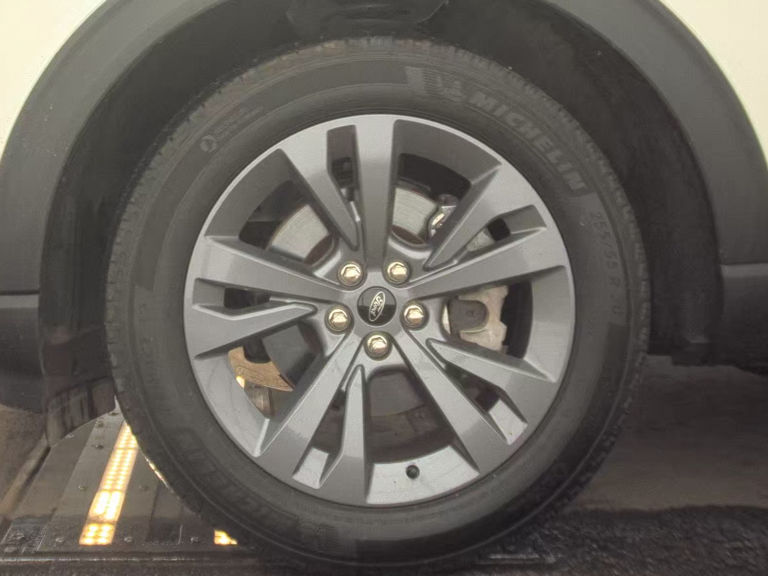 FORD EXPLORER - 10