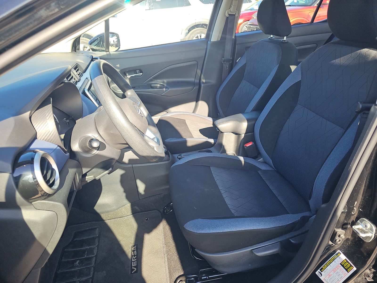 NISSAN VERSA - 8