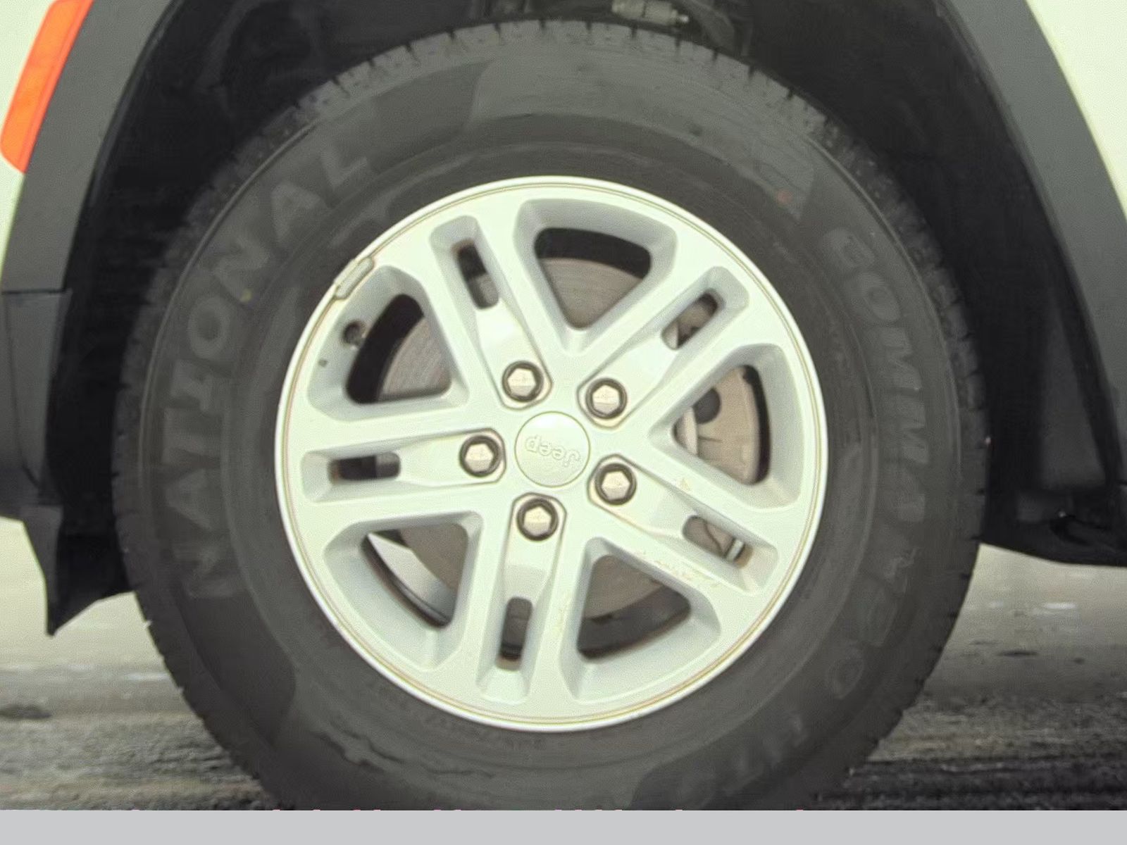 2023 Jeep Grand Cherokee Laredo RWD