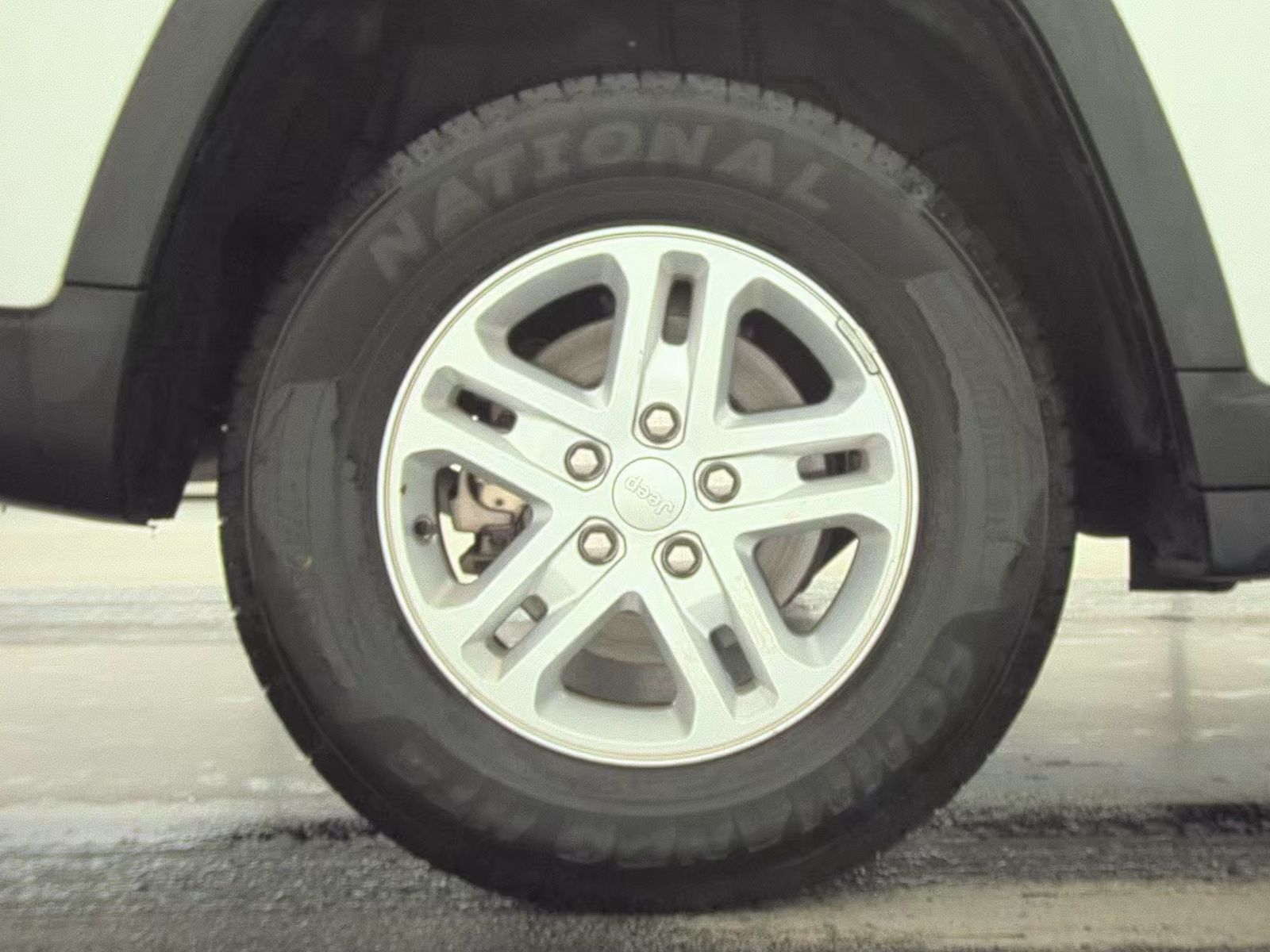 2023 Jeep Grand Cherokee Laredo RWD