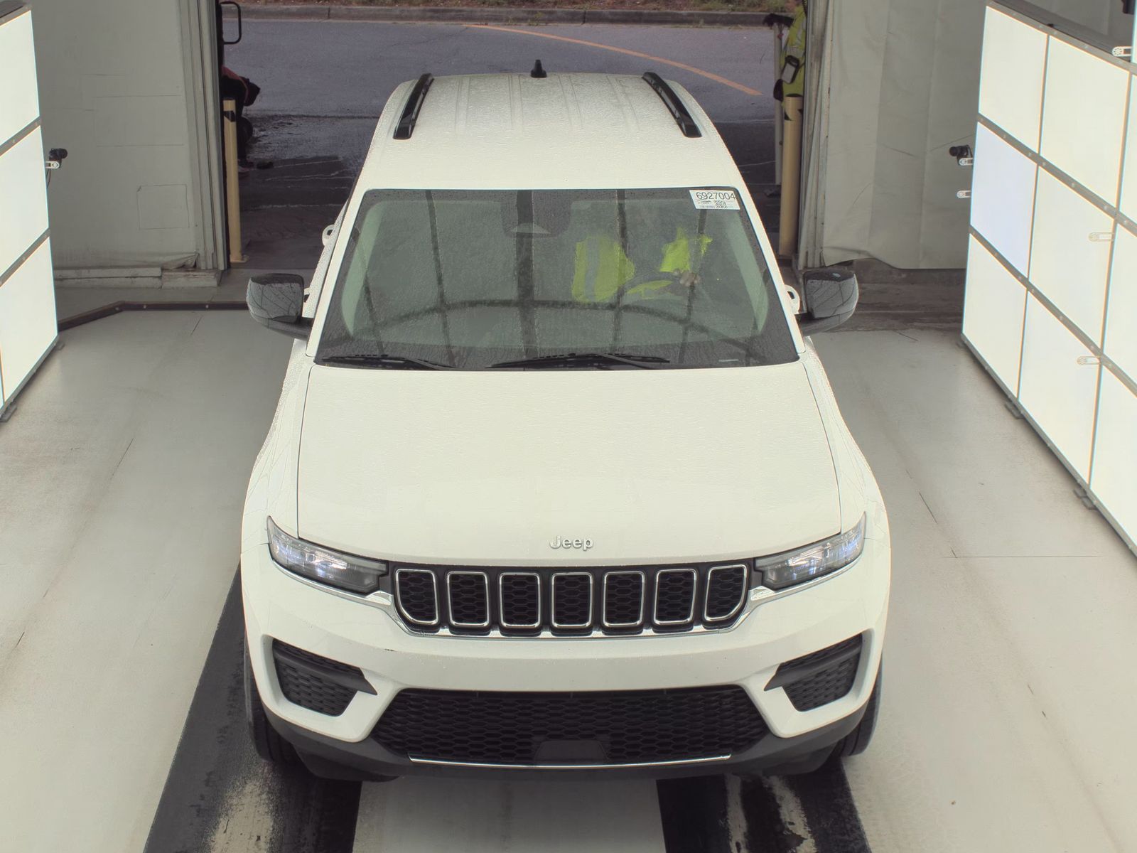 2023 Jeep Grand Cherokee Laredo RWD