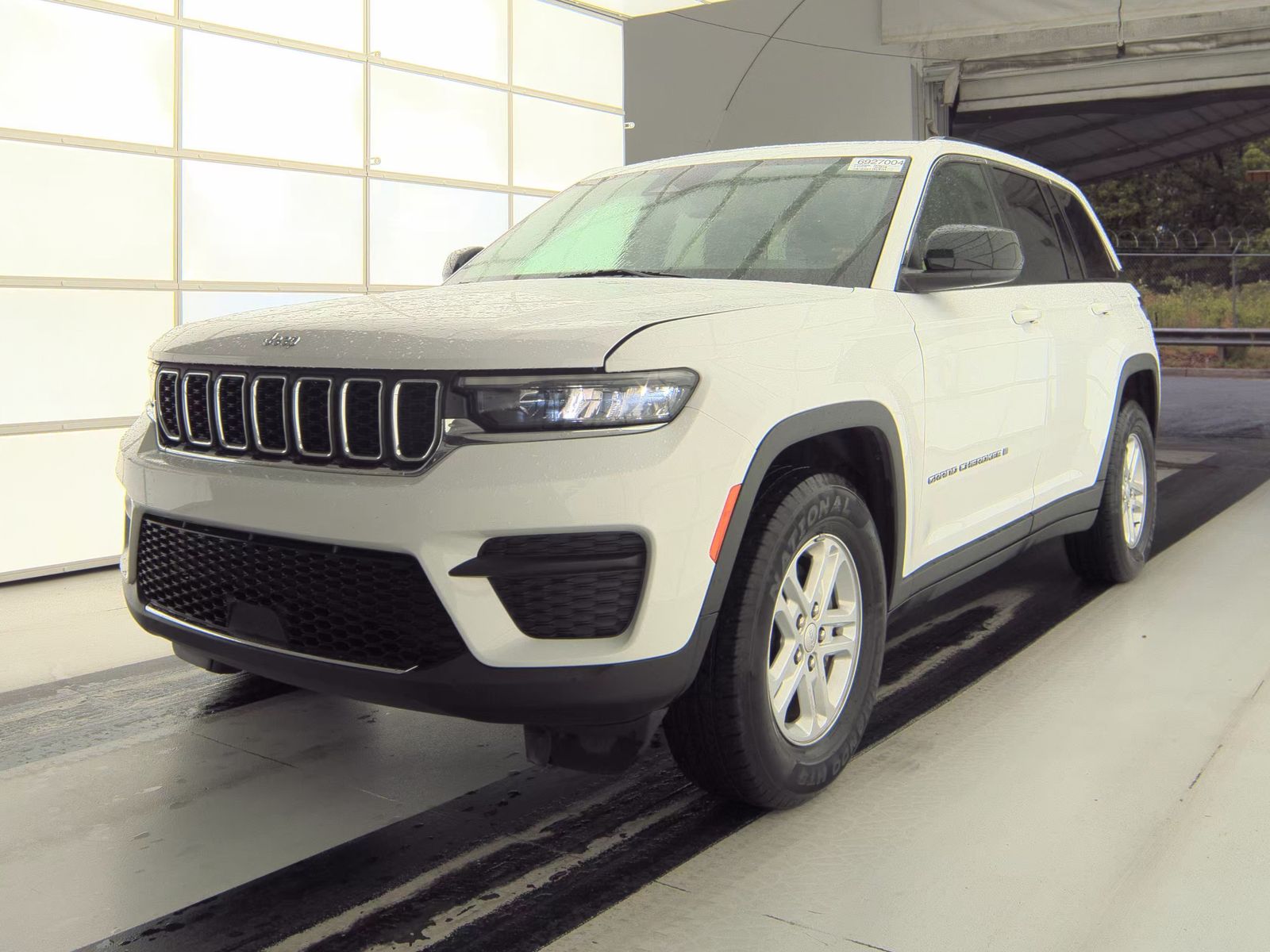 2023 Jeep Grand Cherokee Laredo RWD