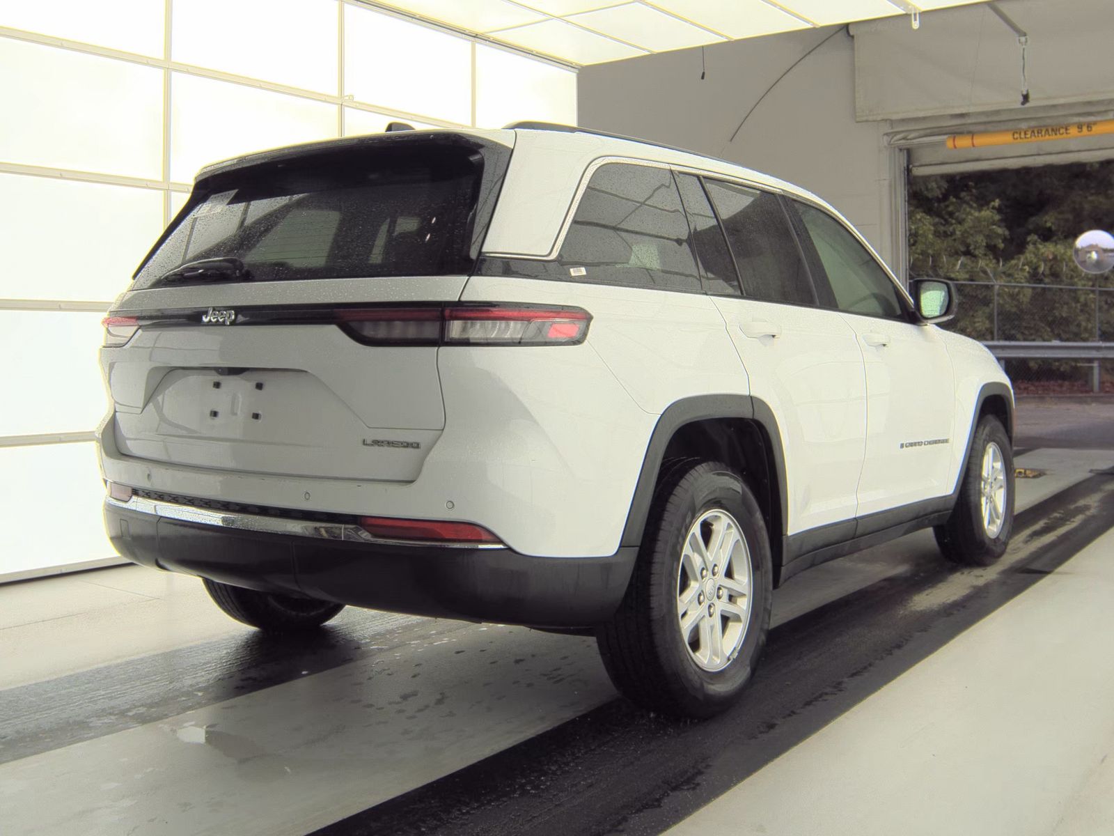 2023 Jeep Grand Cherokee Laredo RWD