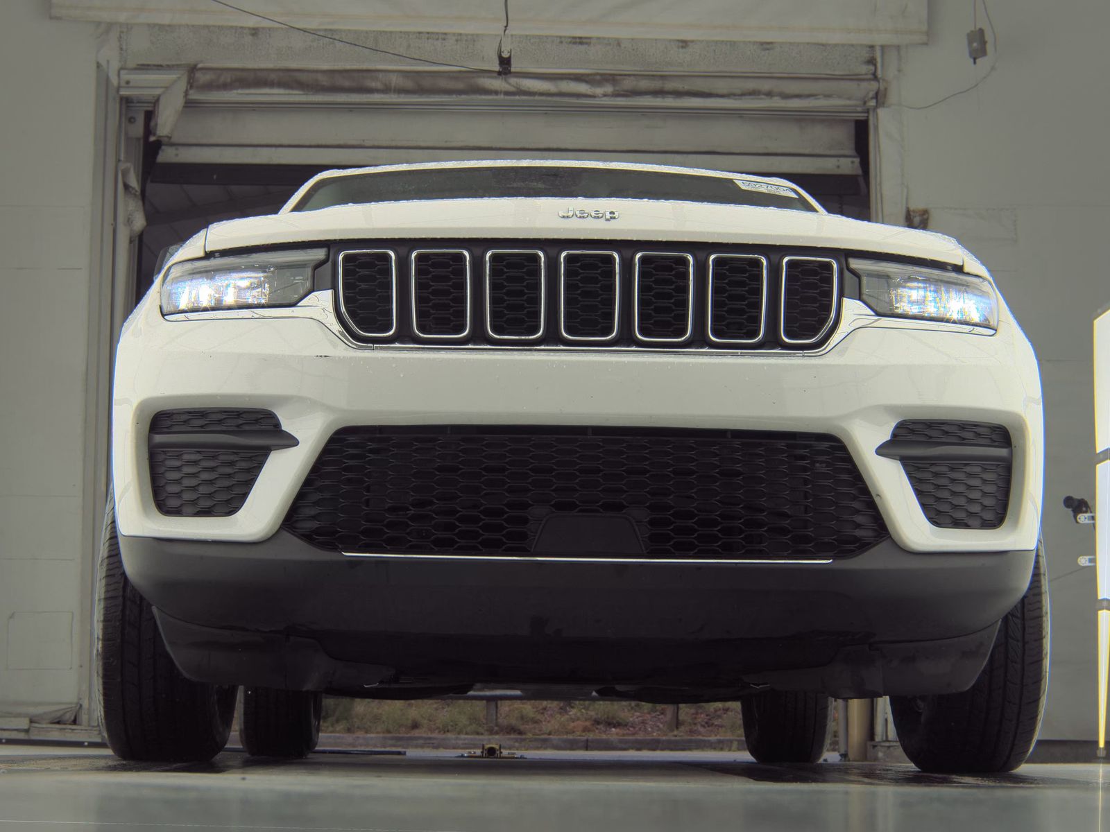 2023 Jeep Grand Cherokee Laredo RWD