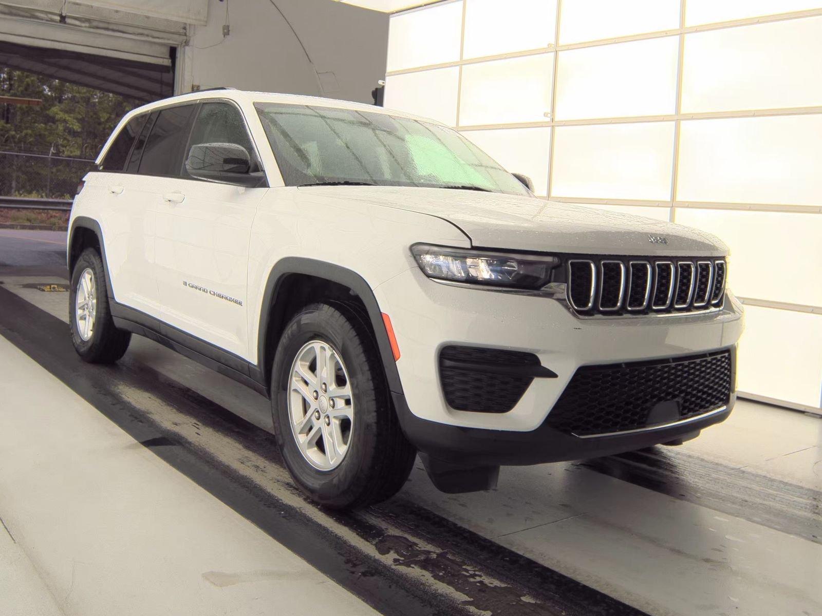 2023 Jeep Grand Cherokee Laredo RWD