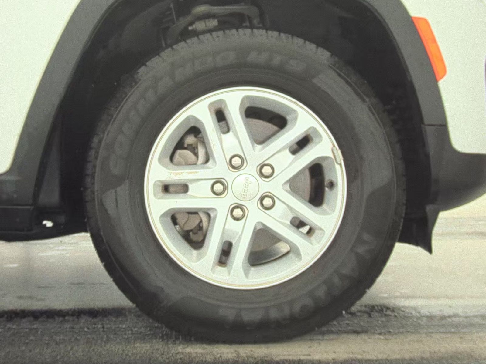 2023 Jeep Grand Cherokee Laredo RWD