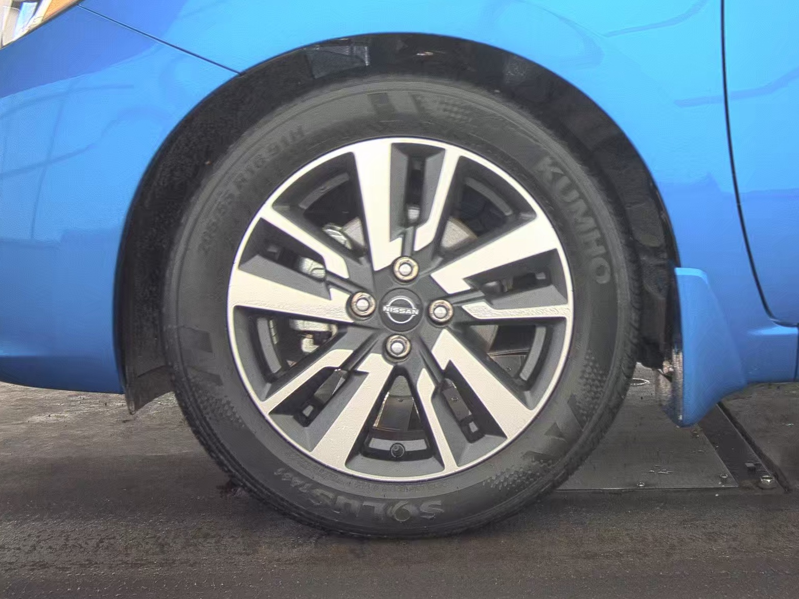 NISSAN VERSA - 10