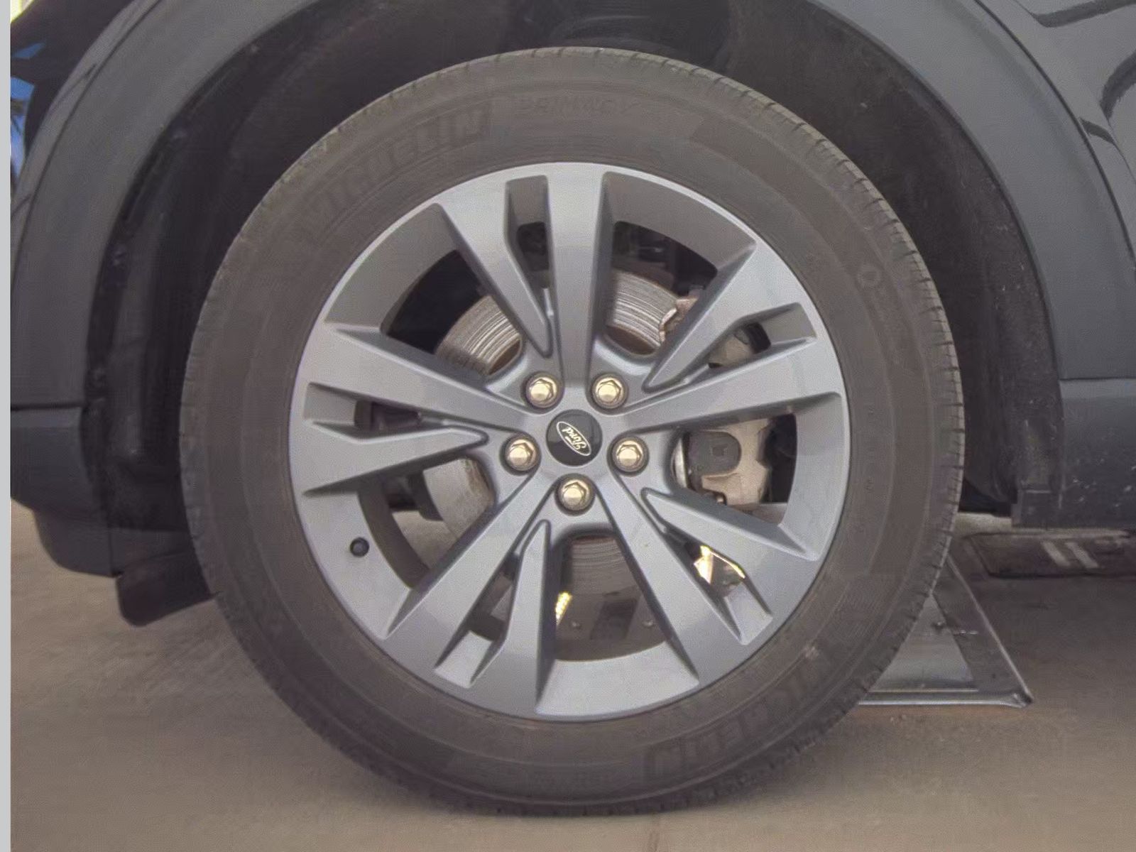 FORD EXPLORER - 10