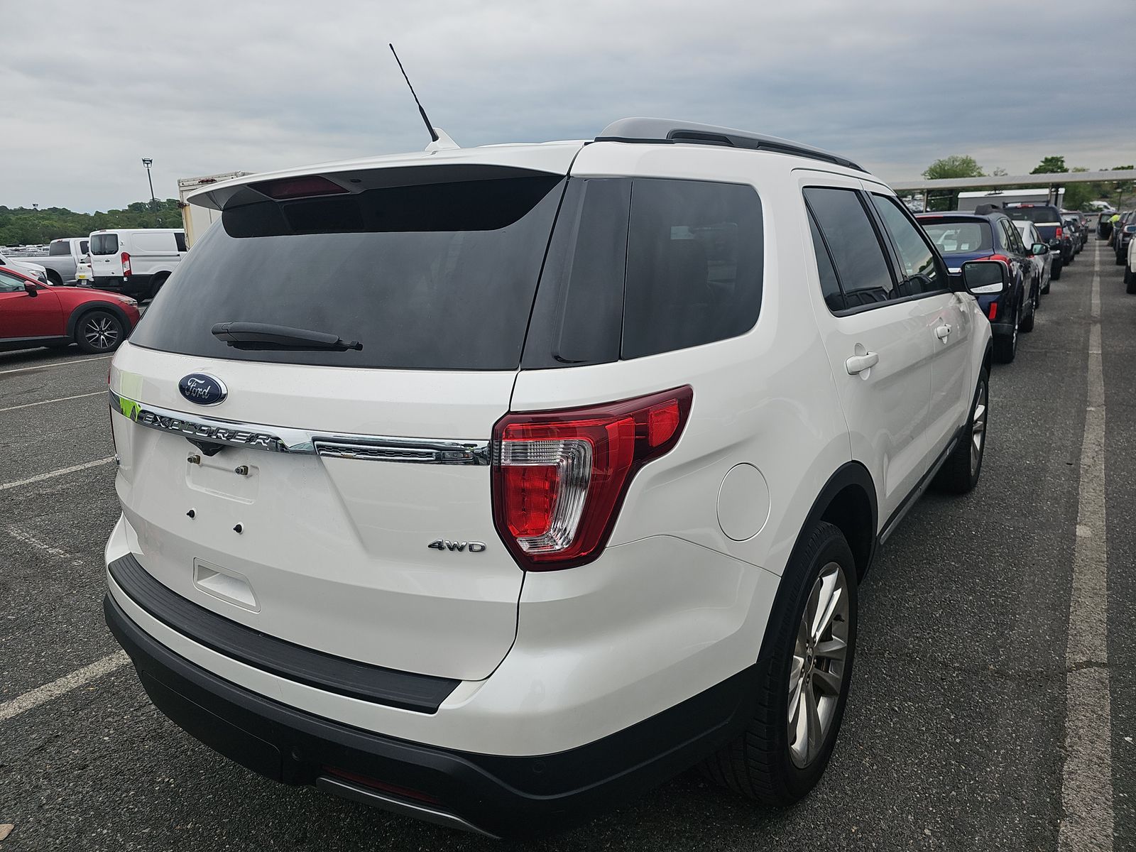 FORD EXPLORER - 5