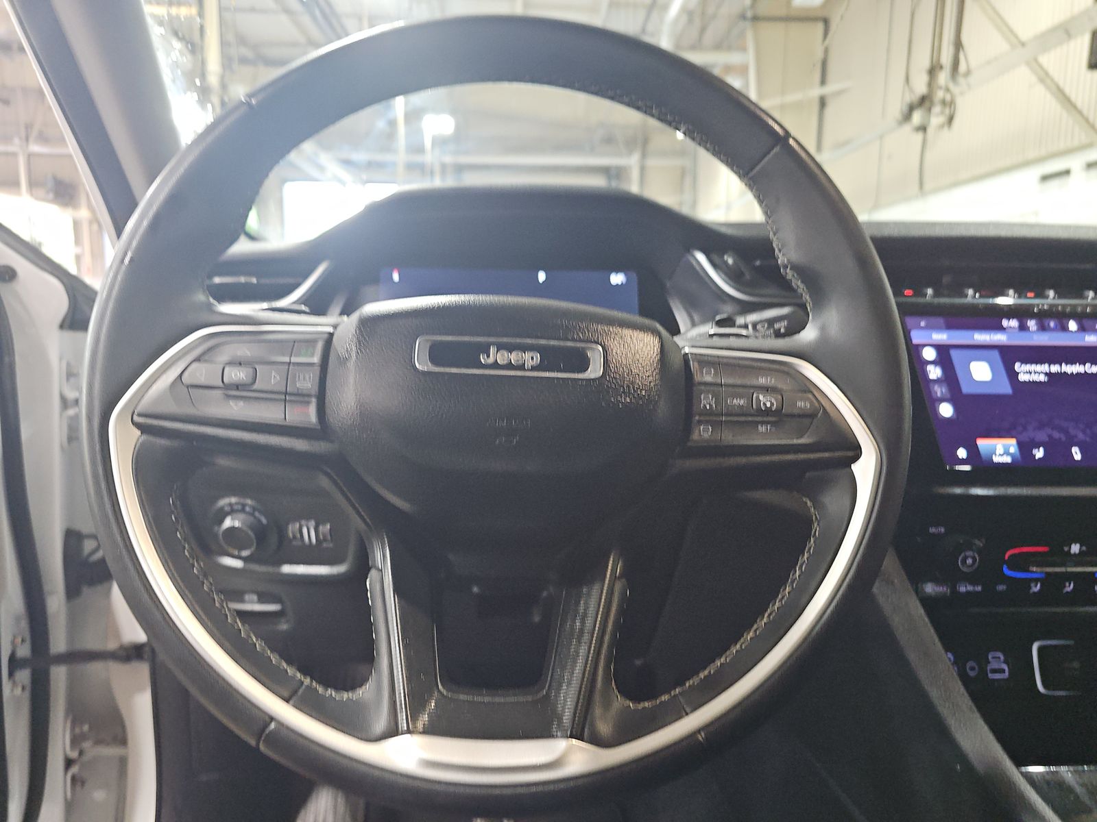 2023 Jeep Grand Cherokee Laredo RWD