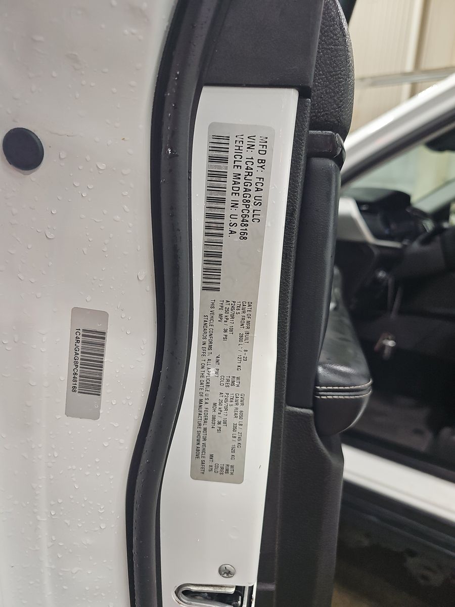 2023 Jeep Grand Cherokee Laredo RWD