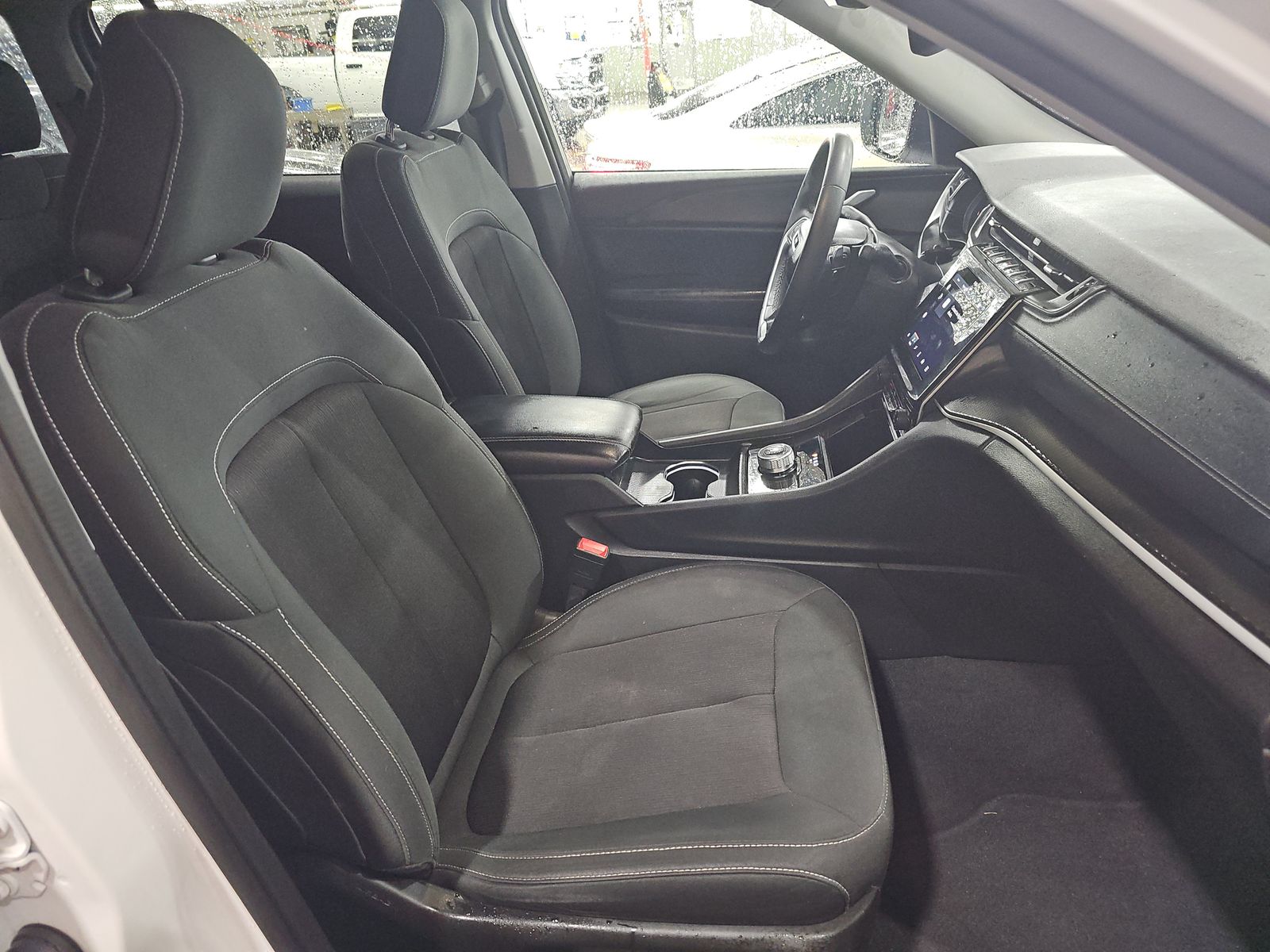 2023 Jeep Grand Cherokee Laredo RWD